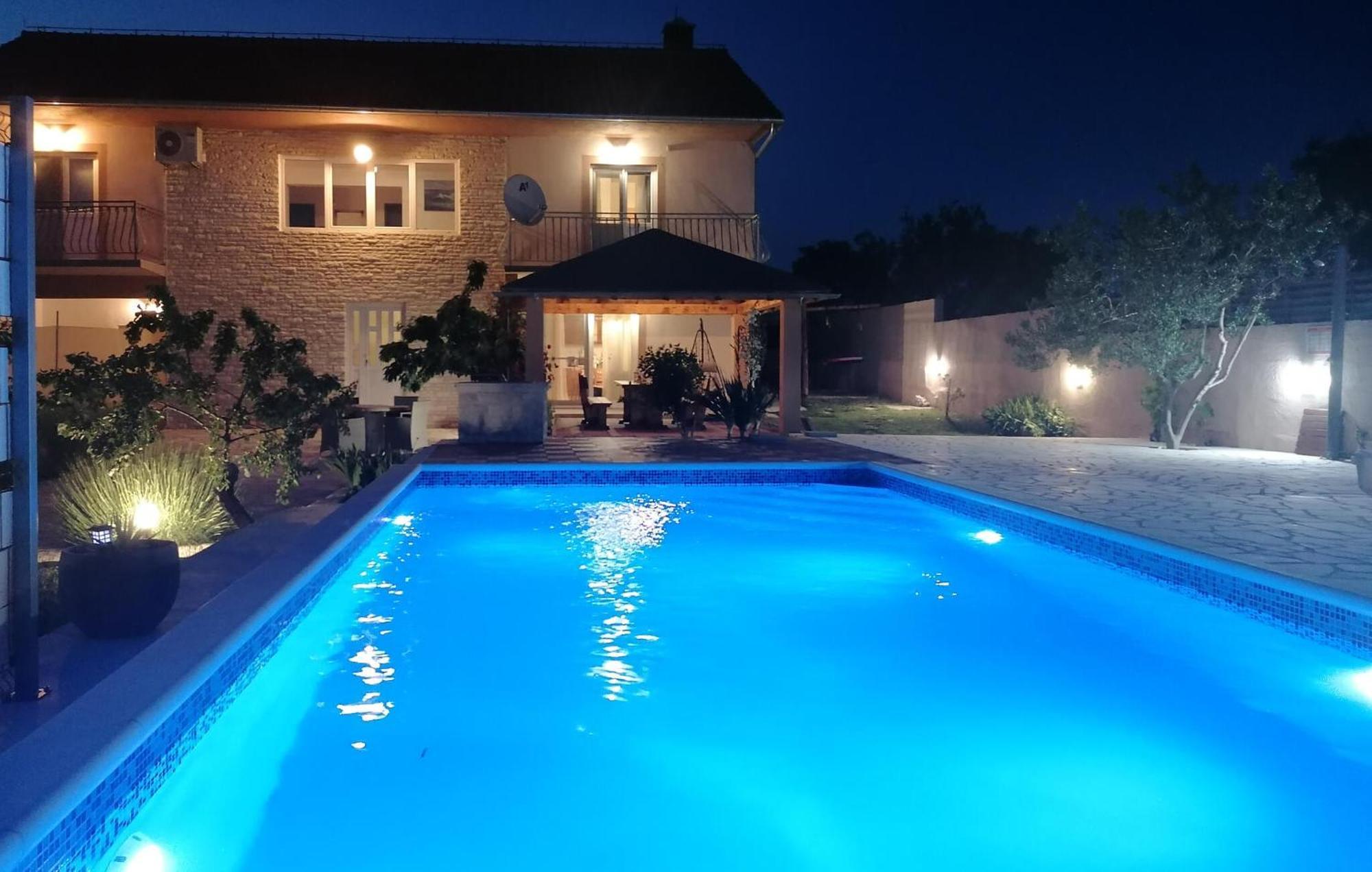 Amazing Home In Lisicic With Outdoor Swimming Pool Lisicici Extérieur photo